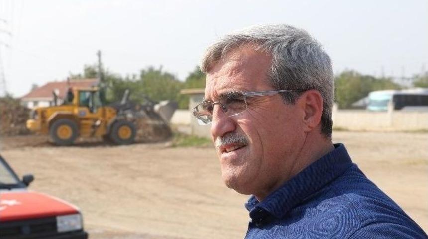 Akyazı&rsquo;da Kuzuluk Yoluna Asfalt D&ouml;k&uuml;lmeye Başlandı