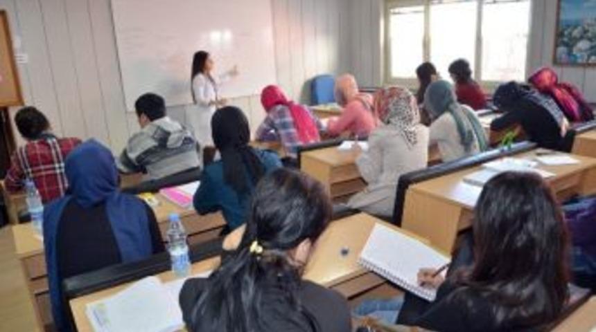 B&uuml;y&uuml;kşehir Belediyesi &Uuml;niversiteye Hazırlık Kurslarıyla &Ouml;ğrencileri Geleceğe Hazırlanıyor