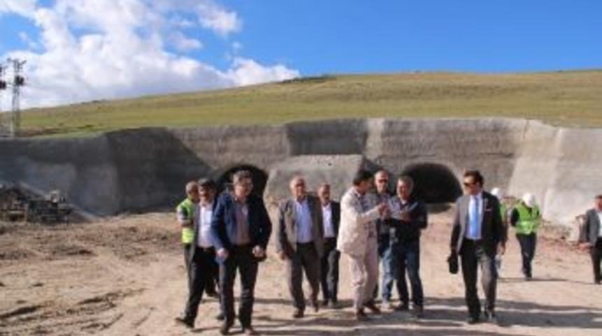 Atalay, &Ccedil;ıldır&rsquo;da İncelemelerde Bulundu