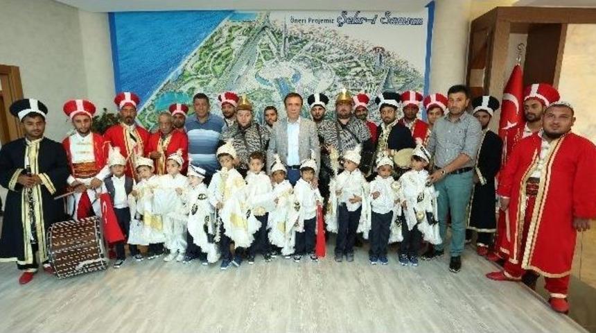 Gen&ccedil;, S&uuml;nnet Olan &Ccedil;ocukları Ağırladı