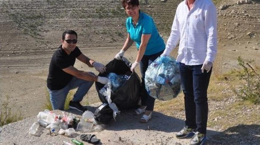 -bayan Müdürler, Çöp Topladı