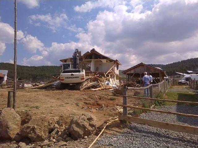 Fetö’den Aranan İş Adamının Yayla Evi Yıkıldı