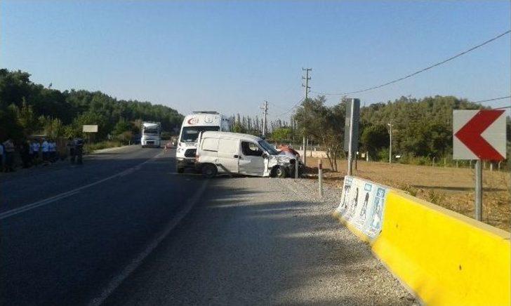 Hasta Taşıyan Belediye Aracı Kaza Yaptı, 2 Yaralı G1