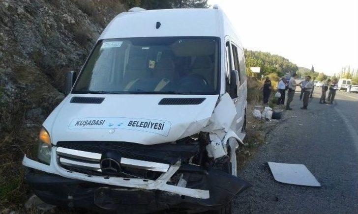 Hasta Taşıyan Belediye Aracı Kaza Yaptı, 2 Yaralı G5