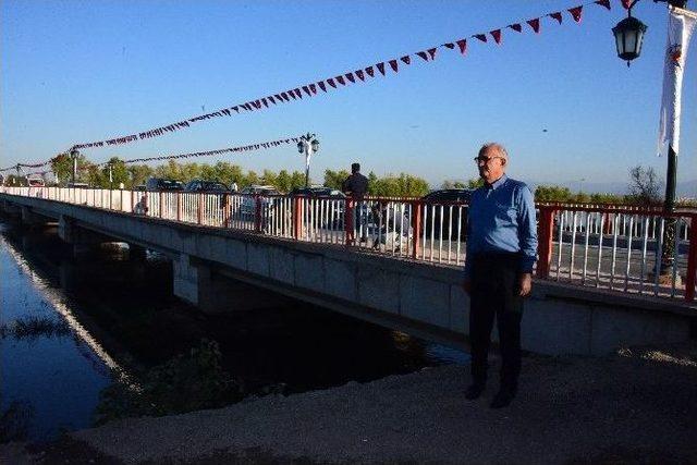 Başkan Yılmaz Tütün Tarlasında Tütün Kırdı