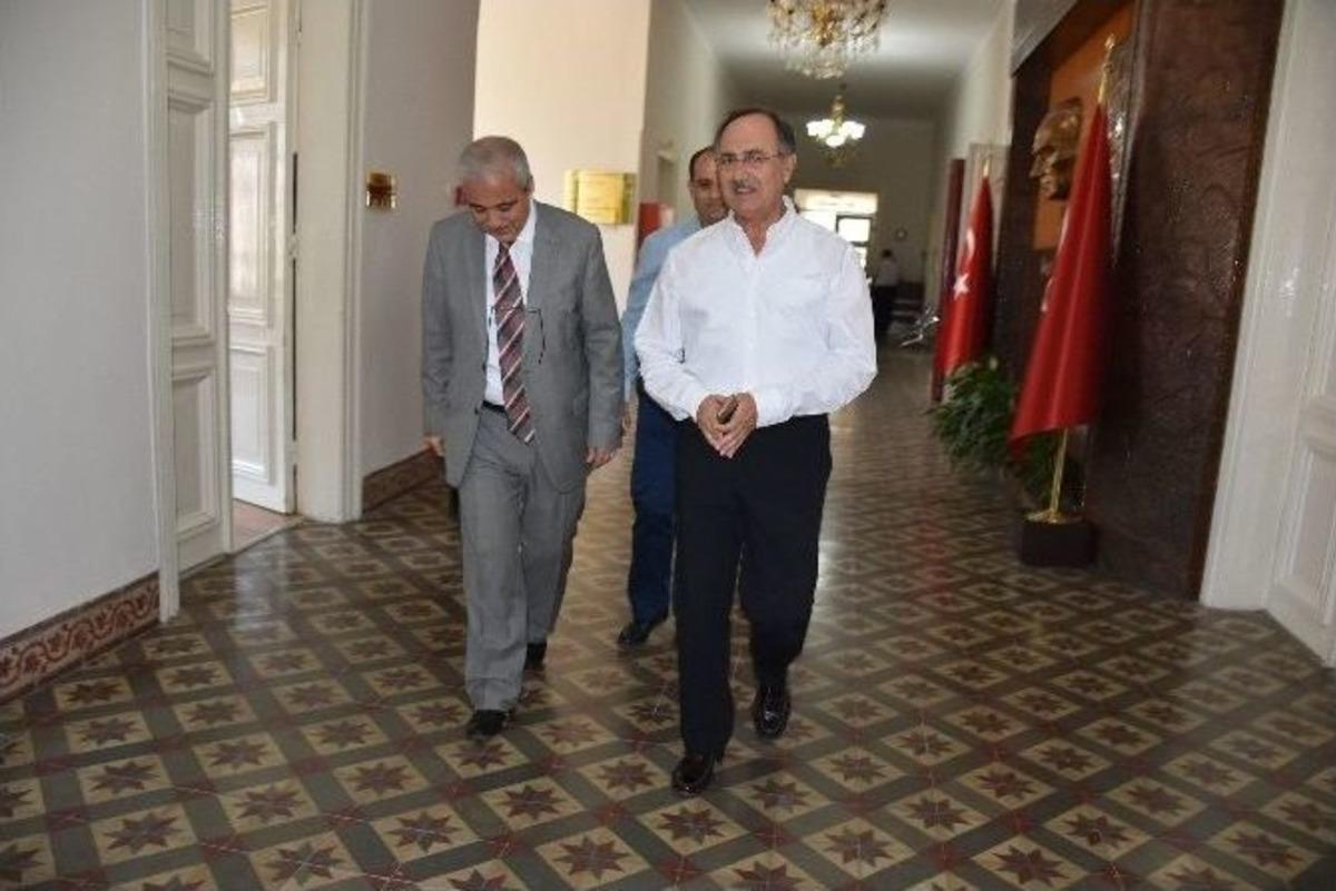 Eski Bakan Rıza Ak&ccedil;alı&rsquo;dan Vali G&uuml;ven&ccedil;er&rsquo;e Ziyaret