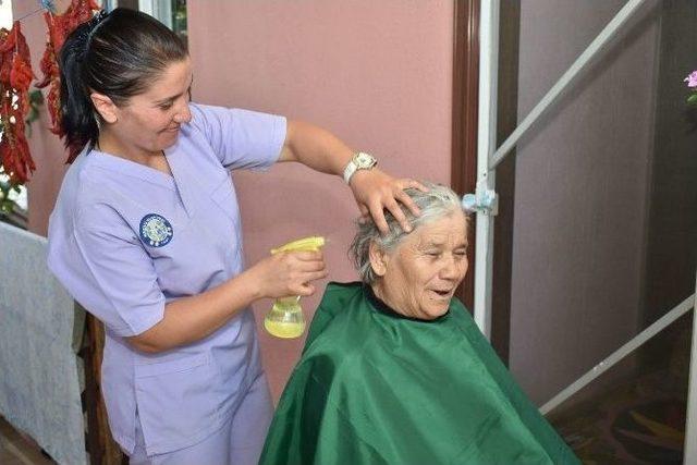 Nazilli Belediyesi, Yaşlıları Bayrama Hazırlıyor