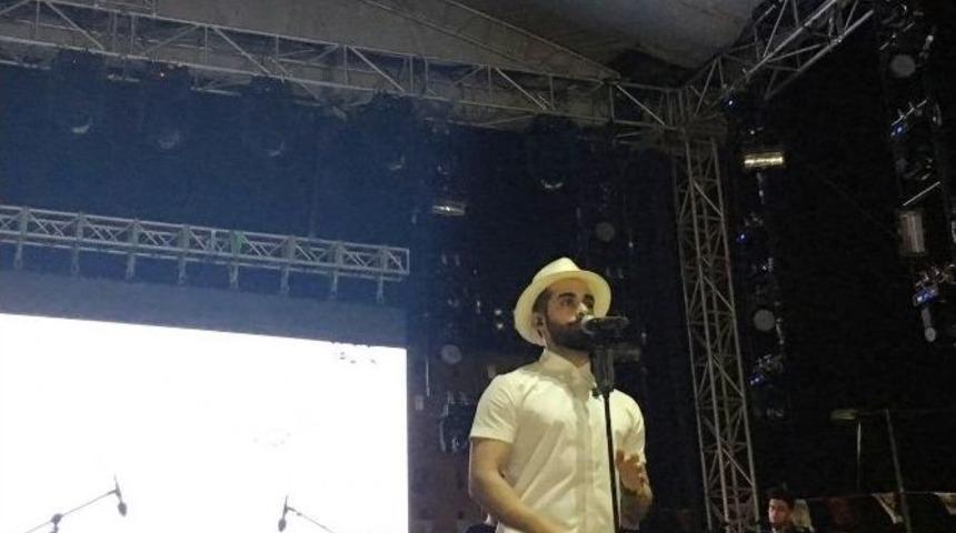 G&ouml;khan T&uuml;rkmen&rsquo;den Muhteşem Sahne Performansı