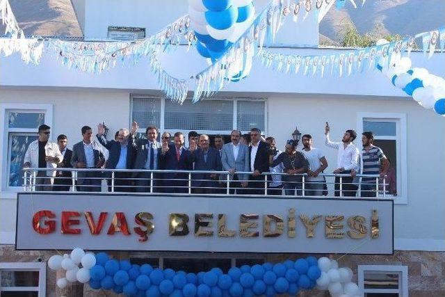 Gevaş Belediye Hizmet Binası Açıldı