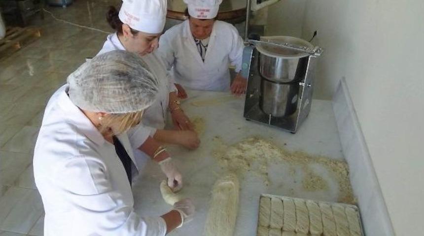 &rsquo;ellerinin Hamuru&rsquo; İle Hamur İşine Gerdiler