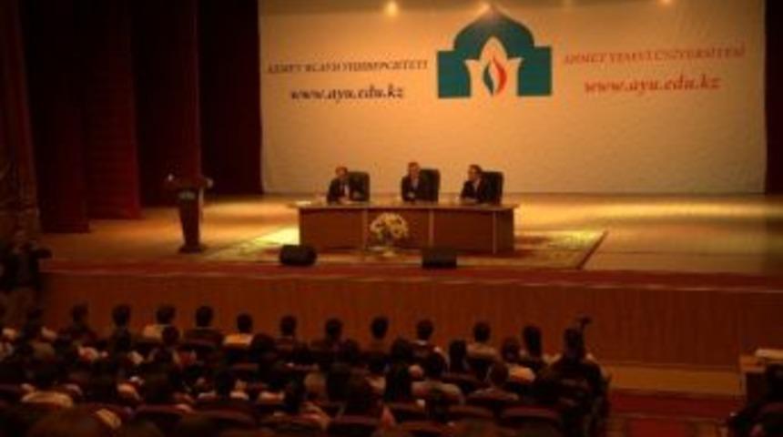 Ahmet Yesevi &Uuml;niversitesinde "&ouml;ğrenciler Soruyor, Başkan Cevaplıyor"