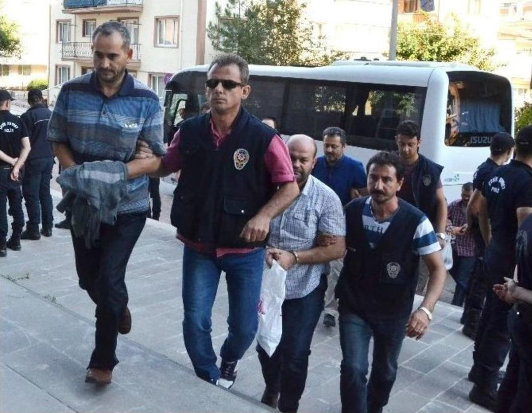Fet&ouml;&rsquo;den G&ouml;zaltına Alınan 35 Kişi Adliyeye Sevk Edildi