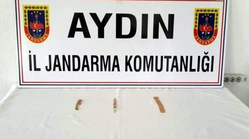 Tarlada Birlikte &Ccedil;alıştığı Arkadaşının Altınlarını &Ccedil;aldı