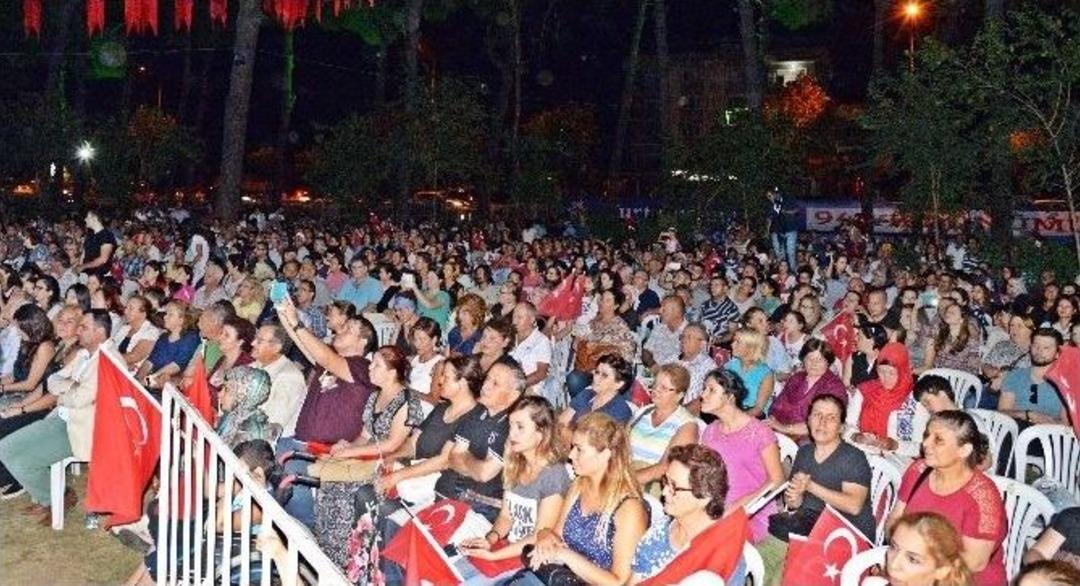 İlhan Şeşen, Tekstil Park&rsquo;ta Sahne Aldı