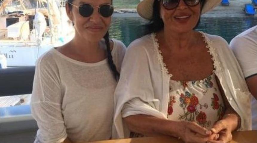 T&uuml;rk Sinemasının &rsquo;sultanı&rsquo; Marmaris&rsquo;te Tatilin Keyfini &Ccedil;ıkarıyor