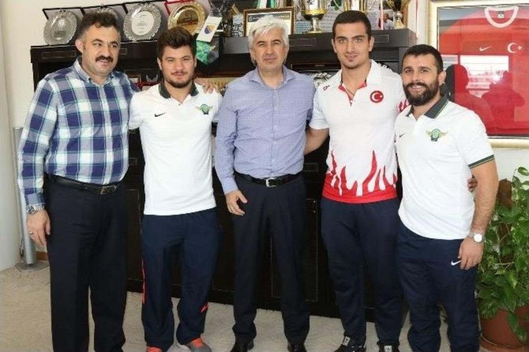 Belediye Başkanı Salih Hızlı, D&uuml;nya Şampiyonlarını Ağırladı