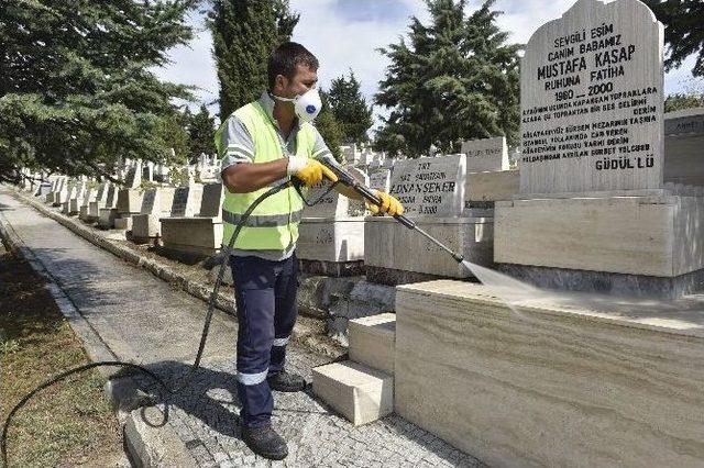 Ankara’da Mezarlıklar Bayrama Hazır