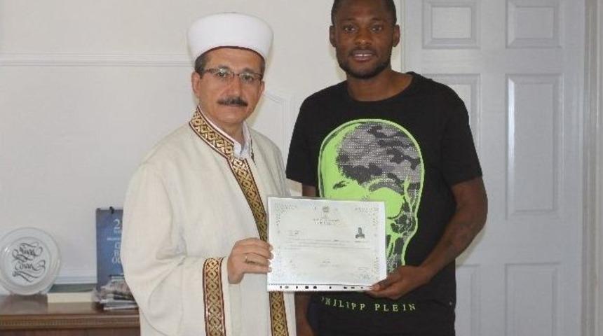 Manisasporlu Bakaki M&uuml;sl&uuml;man Oldu