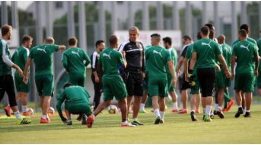 Hamzaoğlu Fenerbah&ccedil;e Ma&ccedil;ına Oyuncularını Bu S&ouml;zlerle Hazırlıyor