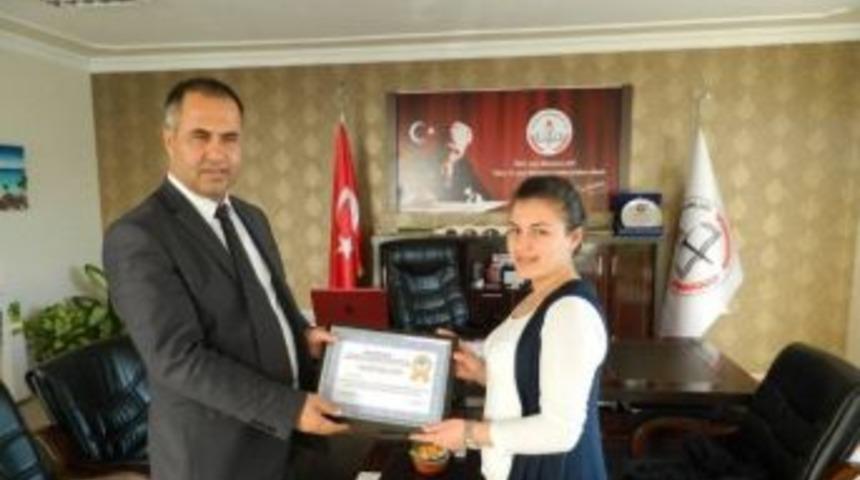 Kadın Sanat&ccedil;ılardan Eğitime Destek