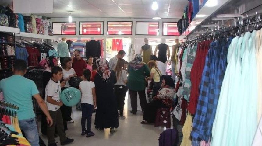 Bayram Ve Okulların A&ccedil;ılması Aynı Aya Gelince Veliler Perişan Oldu