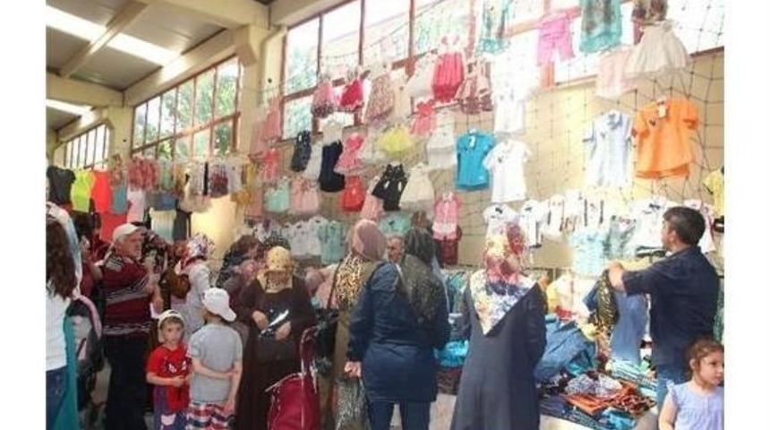 Bilecik&rsquo;te Bayram &Ouml;ncesi Giyim Pazarı Doldu Taştı