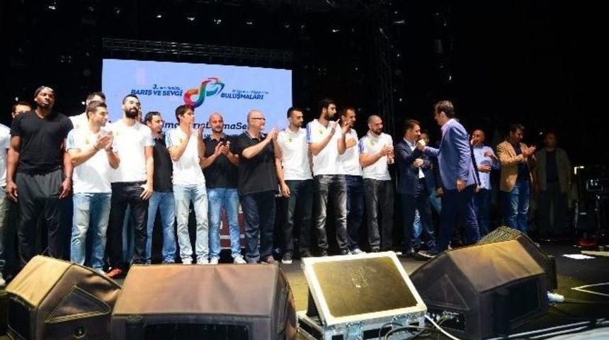 &Uuml;st&uuml;n D&ouml;kmen: &ldquo;t&uuml;rkiye&rsquo;de Yılgınlık Hakim Ama K&uuml;lt&uuml;r&uuml;m&uuml;zde Yılmazlık Da Var&rdquo;