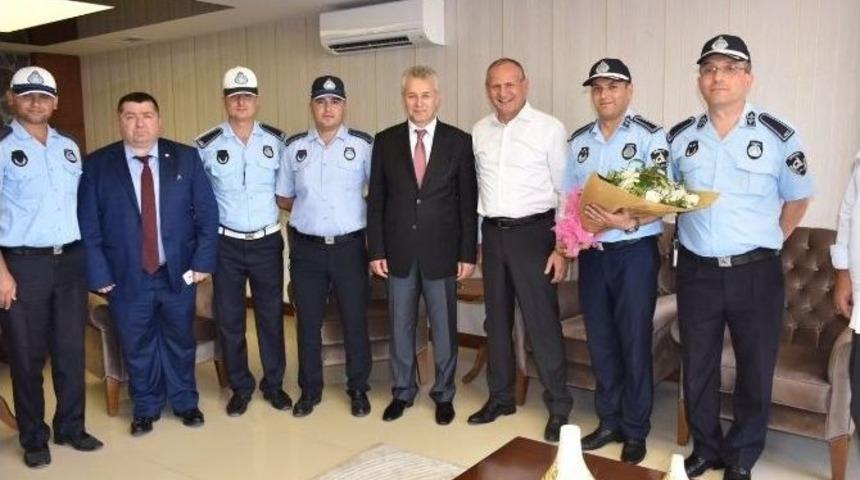 Zabıtalardan Valiye &Ccedil;i&ccedil;ek