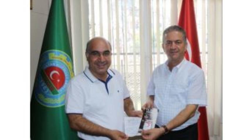 Y&uuml;reğir Ziraat Odası Başkanı Doğan&rsquo;dan Kızılay&rsquo;a Kurban Bağışı