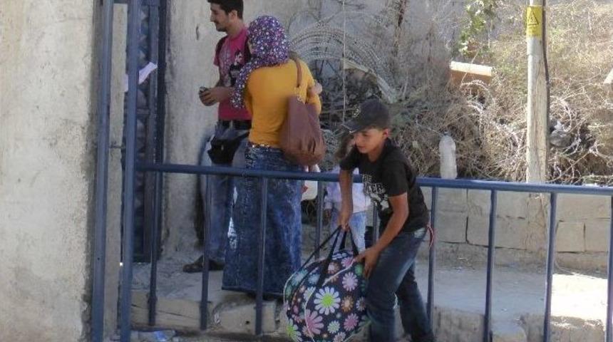 &Ccedil;ocuk Yaşlı Demeden Vatan Topraklarına D&ouml;n&uuml;yorlar