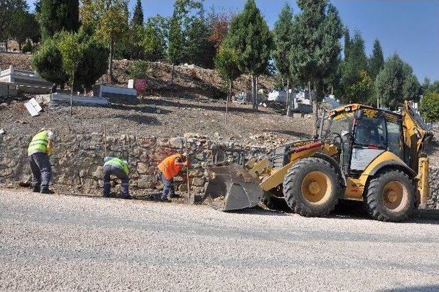 Bilecik’te Mezarlıklar Kurban Bayramı’na Hazır