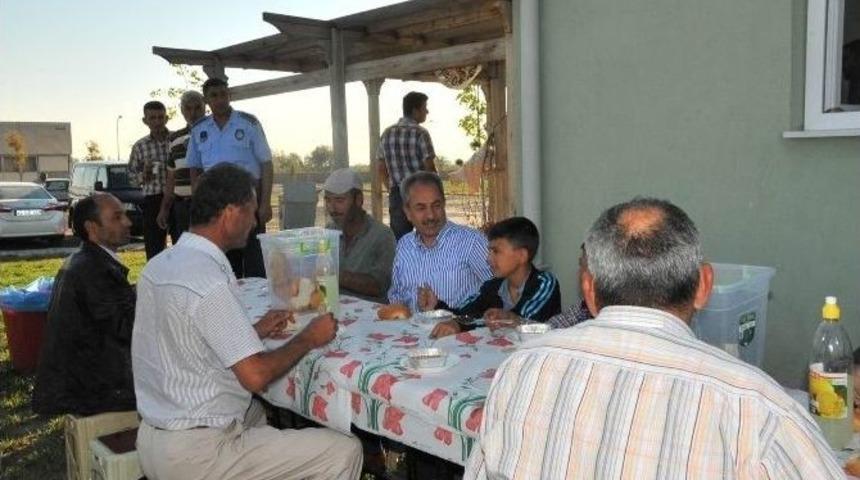Akşehir Belediyesi&rsquo;nden Hayvan Pazarında &Uuml;cretsiz &Ccedil;orba Ve &Ccedil;ay İkramı