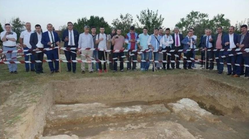 Trabzon Heyeti Kanuni Sultan S&uuml;leyman&rsquo;ın Macaristan&rsquo;da Bulunan Kabrini Ziyaret Etti