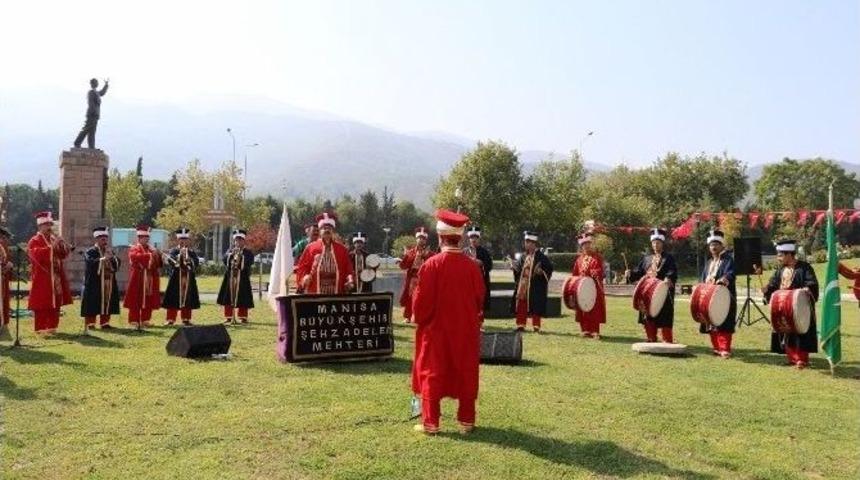 Kurtuluş G&uuml;n&uuml; Kutlamasında Duygu Seli