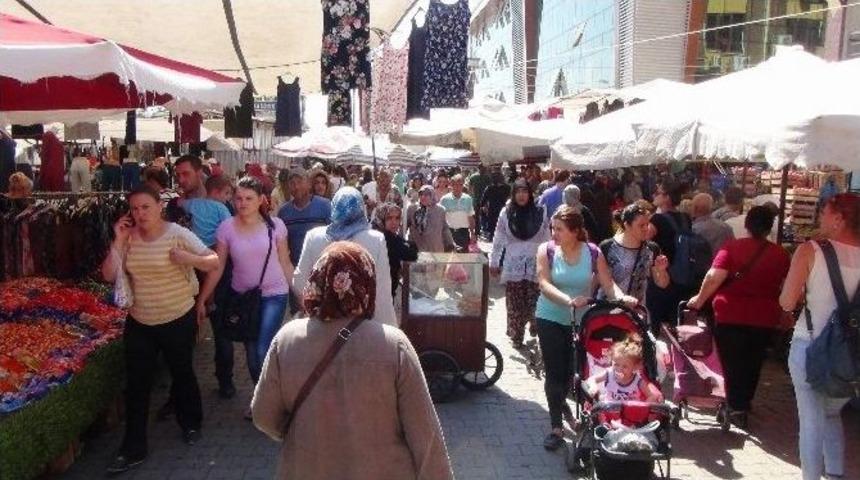Tekirdağ&rsquo;da Bayram &Ouml;ncesi Semt Pazarı Yoğunluğu