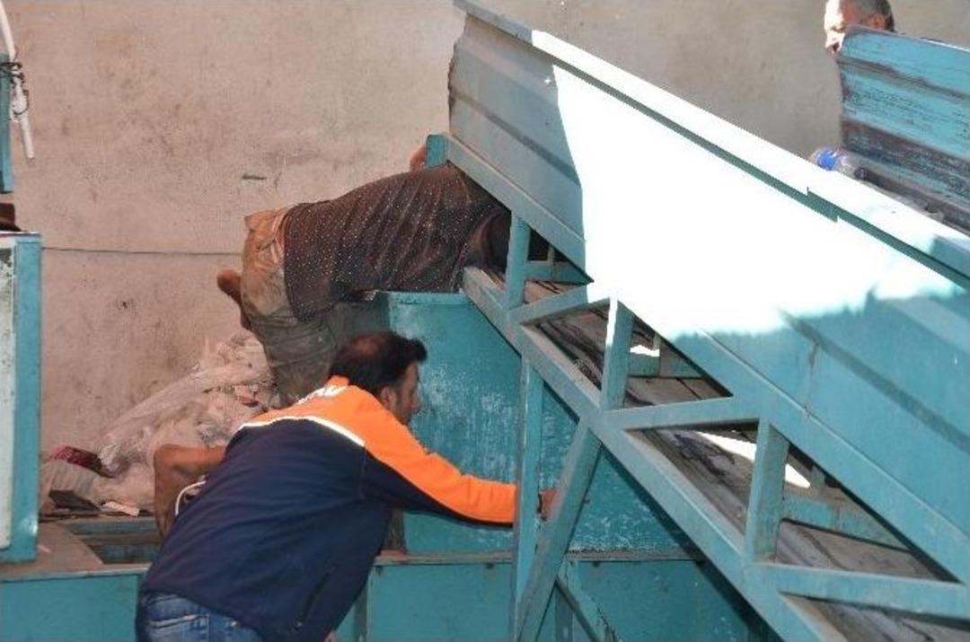 Kolunu Pres Bandına Kaptıran İş&ccedil;i Yaralandı