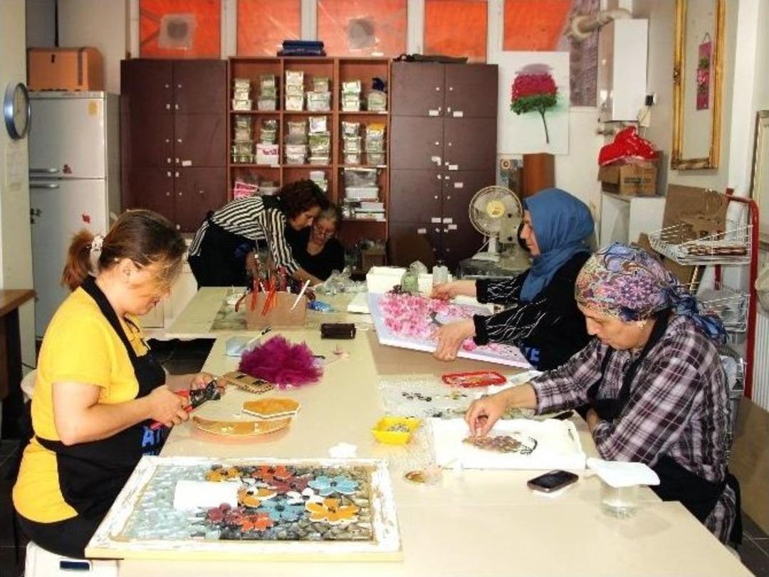 Sigortasız Ev Hanımlarının Y&uuml;z&uuml;n&uuml; G&uuml;ld&uuml;ren Proje