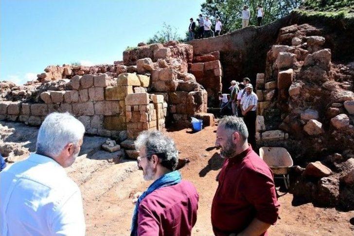 Tanrıça Kibele Heykeli Bulundu G3