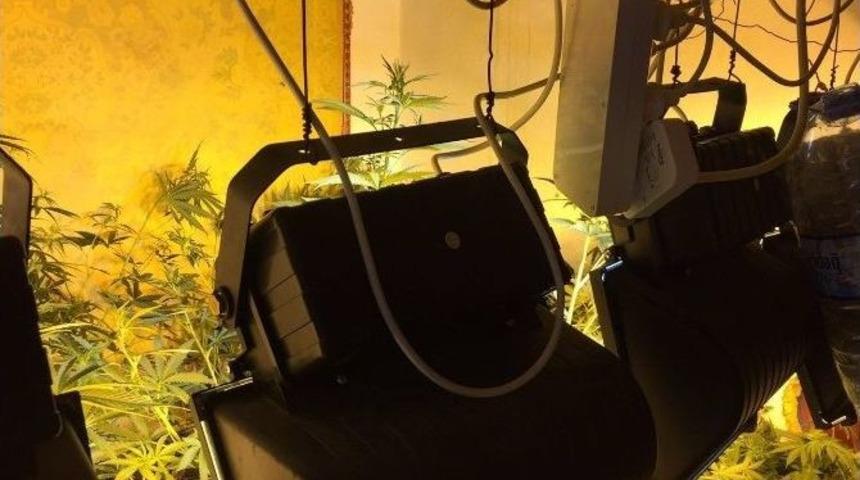 Evini Uyuşturucu İmalatına &Ccedil;evirdi