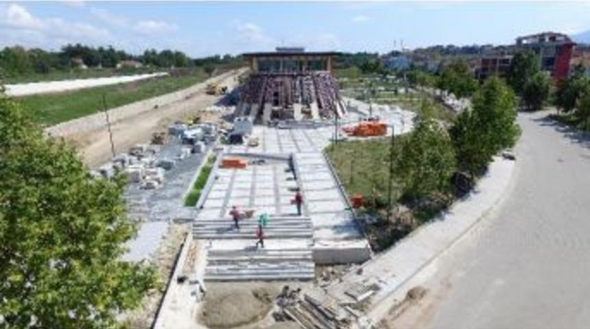 Başiskele&rsquo;de Belediye Hizmet Binasının &Ccedil;evre D&uuml;zenlemesi Yapılıyor