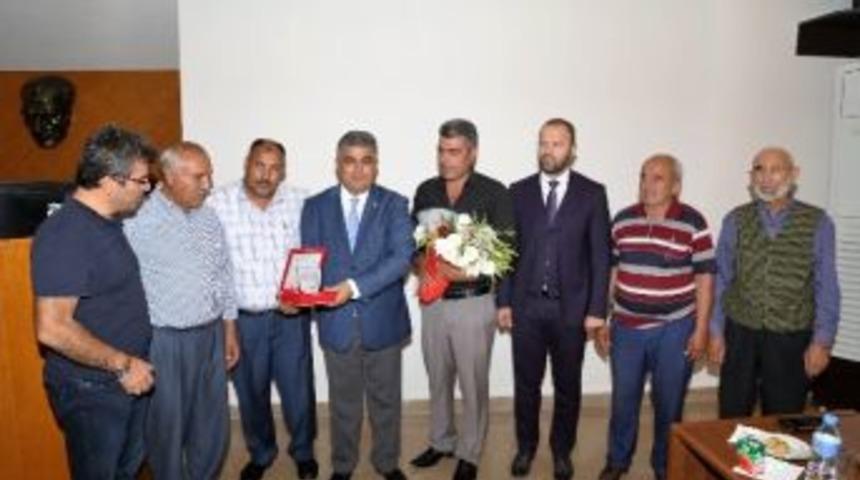 Muhtarlardan Başkan &Ouml;zg&uuml;ven&rsquo;e Teşekk&uuml;r