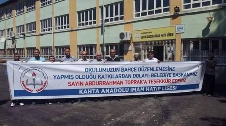 Okul İdarecilerinden Toprak&rsquo;a Pankartlı Teşekk&uuml;r
