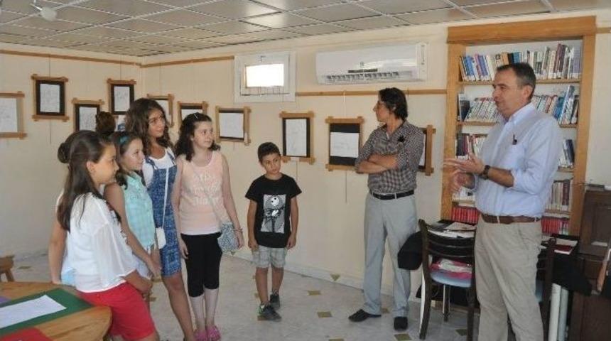 Oktay Ekinci Karikat&uuml;rl&uuml; Ev, &Ccedil;ocuk At&ouml;lyesi Yaz Sonu Sergisi A&ccedil;ıldı