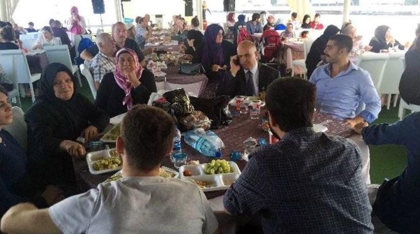 &Uuml;sk&uuml;dar Belediyesi, 15 Temmuz Şehit Aileleri Ve Gazilerine Boğaz Turu D&uuml;zenledi