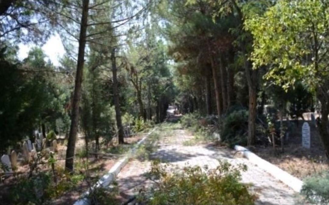 Gediz Şehir Mezarlığı&rsquo;nda Bayram Temizliği