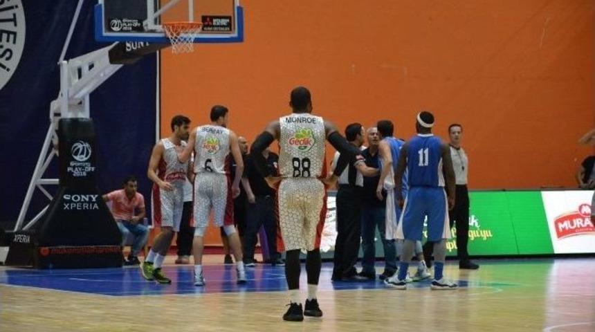 Demokrasi Ve Kurtuluş Kupası&rsquo;nın İlk Ma&ccedil;ı Yapıldı