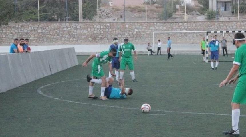 G&ouml;rme Engelliler Futbol M&uuml;sabakalarında Kıyasıya &Ccedil;ekişme