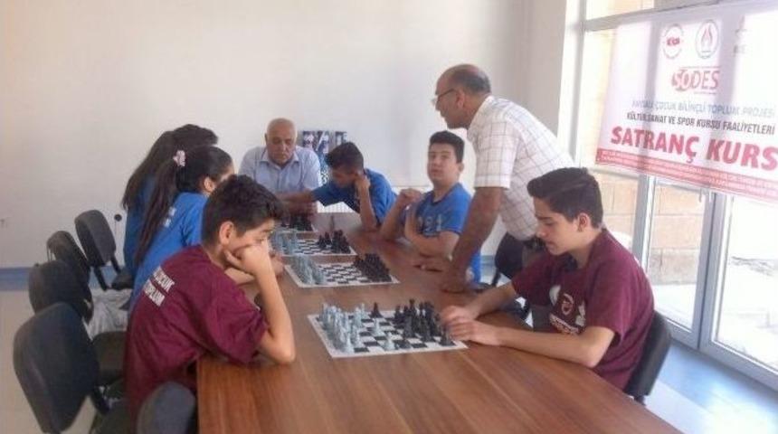 M&uuml;d&uuml;r Koca&rsquo;dan Satran&ccedil; Kursuna Ziyaret