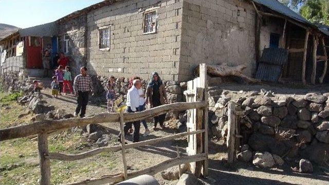 Kanser İyilik Ekibi, Genç Kızın Üniversite Hayalini Gerçekleştirmesine Yardım Etti