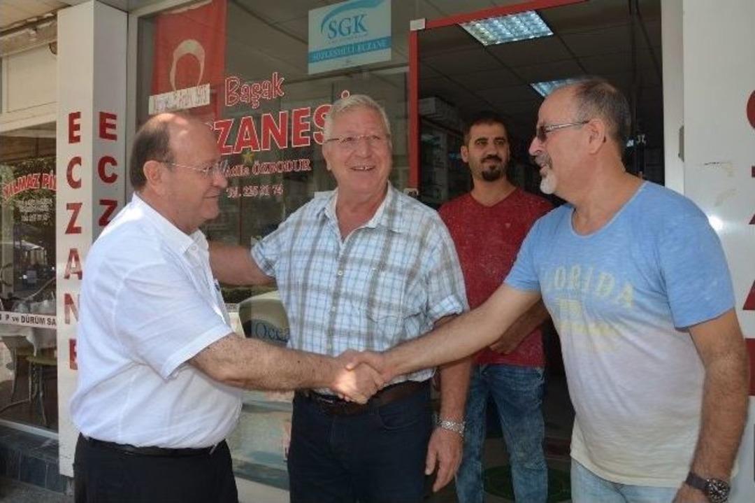 Başkan &Ouml;zakcan Esnafın Bayramını Kutladı
